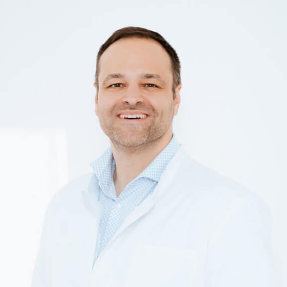 Christopher Chrissostomou, Arzt für Eigenhaartransplantation, AEZM Hair München