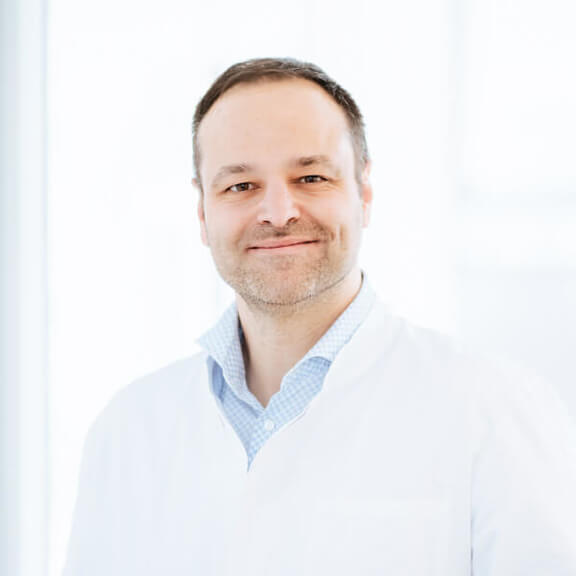 Christopher Chrissostomou, Arzt für Eigenhaartransplantation, AEZM Hair München